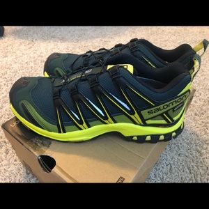 BRAND NEW Salomon Mens Hiking Shoes Size 9